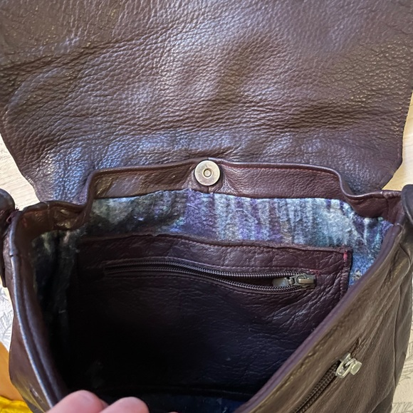 Artisan Quebec Leather Purse - Picture 2 of 4